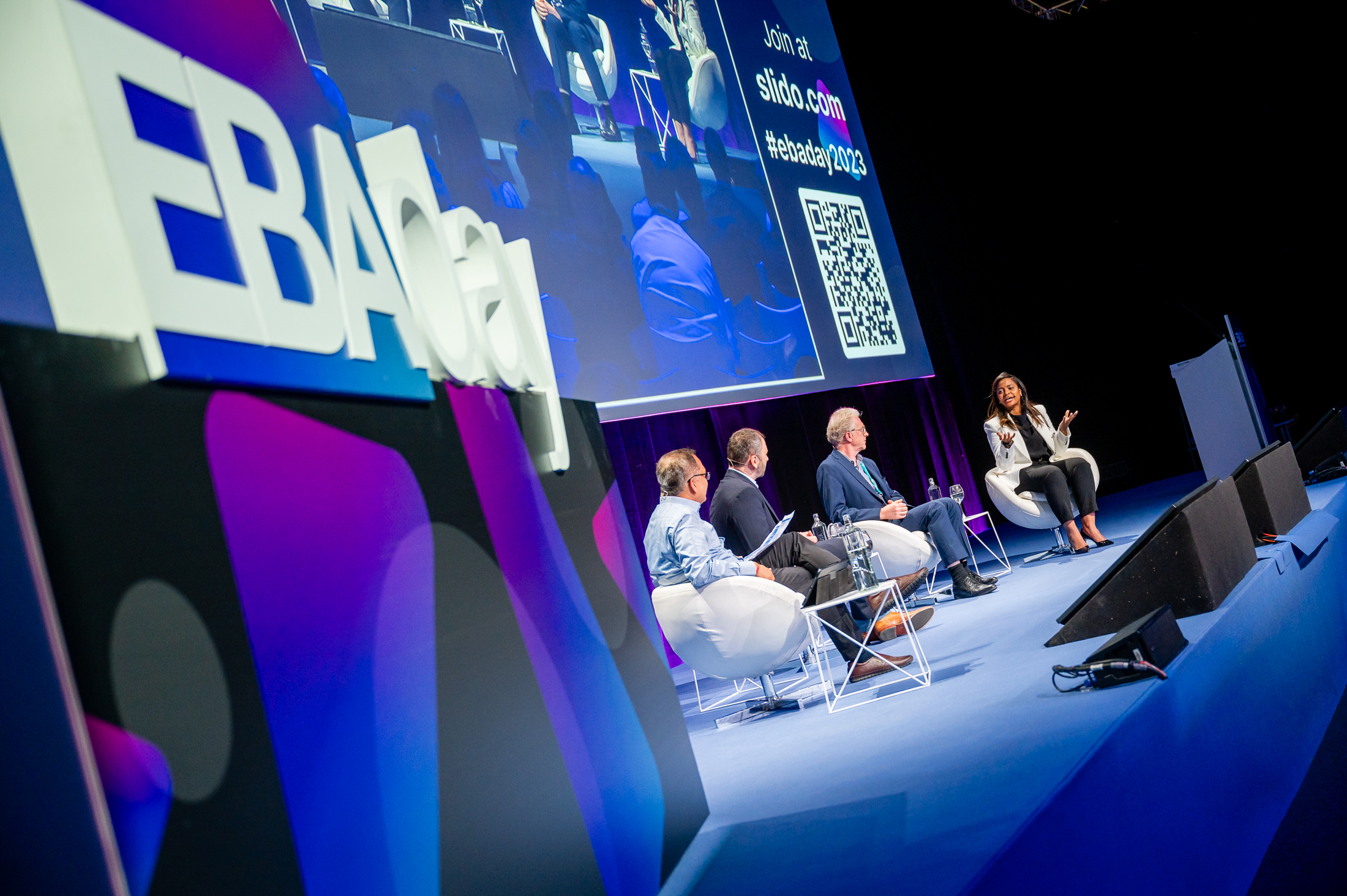 Podiumsdiskussion bei einem internationalen Kongress
