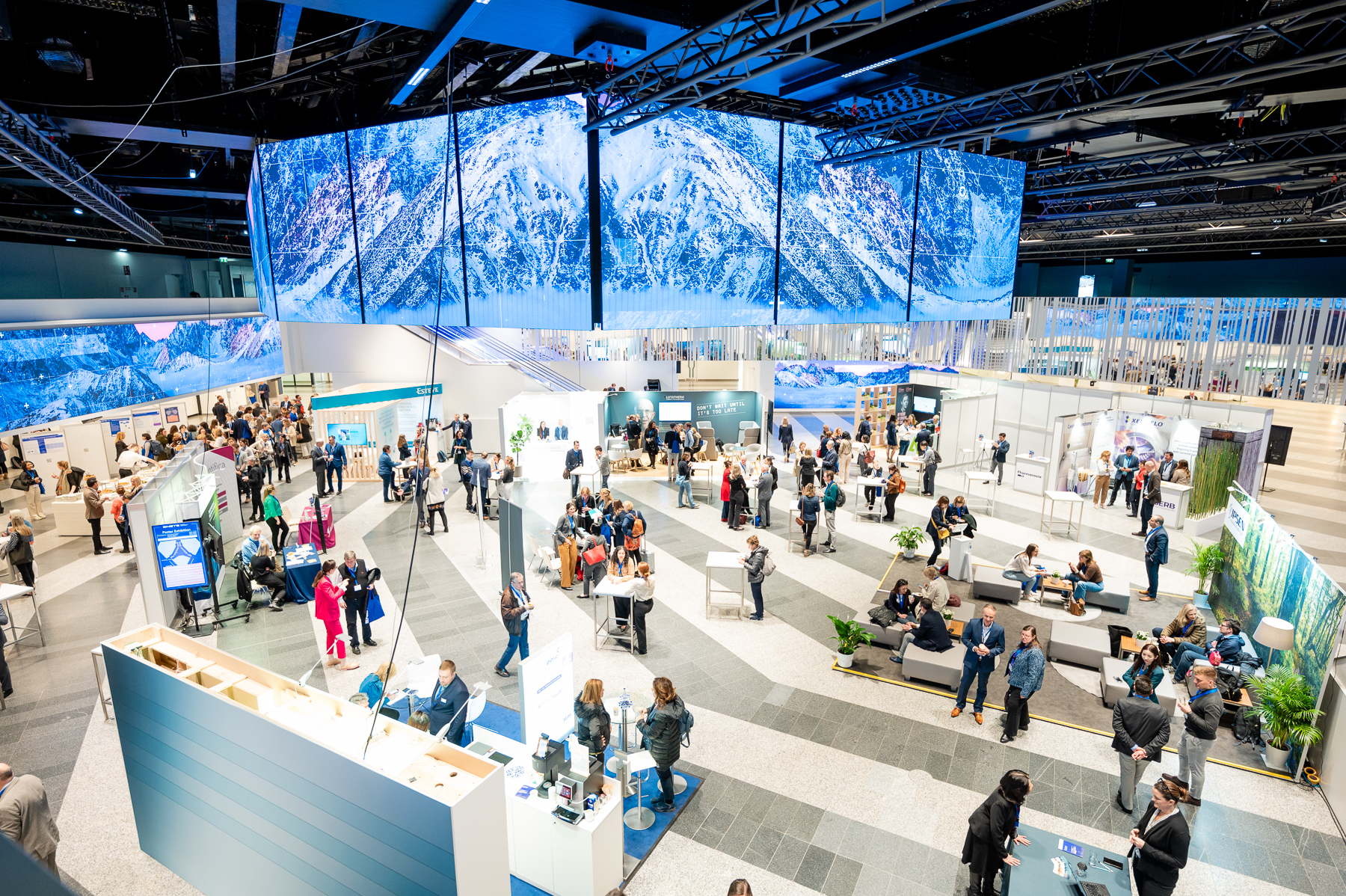 Fachkongress mit Ausstellungsbereich und zahlreichen Gästen
